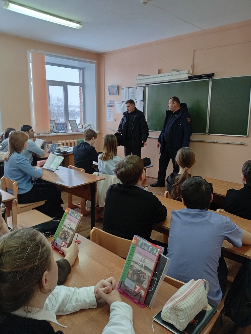Беседа «Мы в ответе за свои поступки» в Центральной библиотеке р.п. Исса Беседа «Мы в ответе за свои поступки» в Центральной библиотеке р.п. Исса