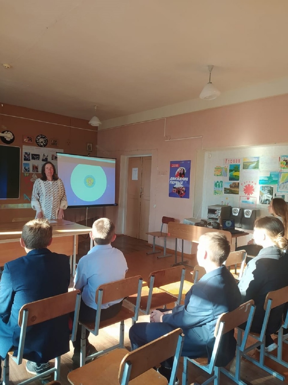 В школе с. Каменный Брод "Разговоры о важном" посвящены 30-летию ЦИК