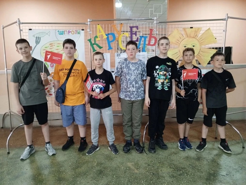 «Яркий день в лагере „Карусель“: игры, творчество и праздничный концерт»