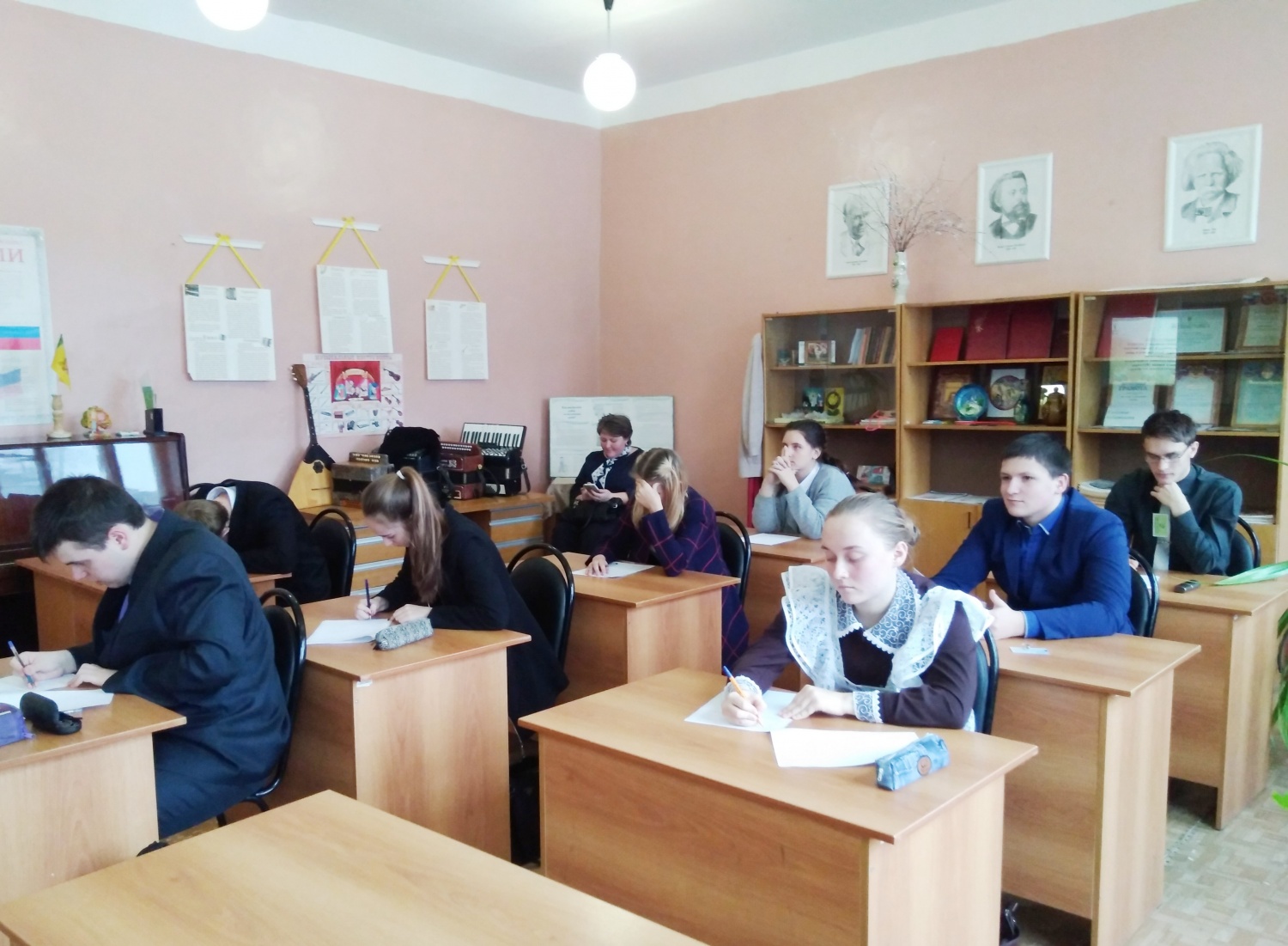 Среди иссинских школьников проведена олимпиада по избирательному праву Среди иссинских школьников проведена олимпиада по избирательному праву