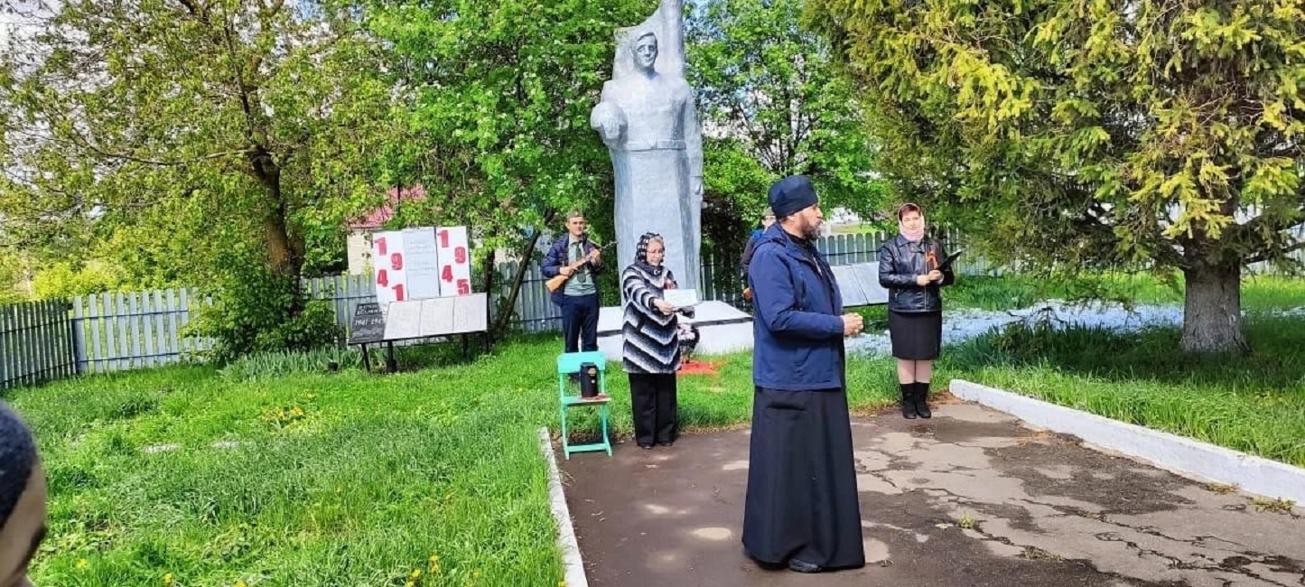 В с. Уварово у памятника Победы состоялся торжественный митинг, посвящённый 79-й годовщине освобождения народов Советского Союза от фашистских захватчиков