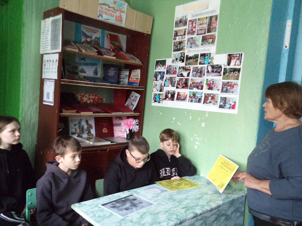 Час дружеского общения «Мы разные – в этом наше богатство» в библиотеке села Новотрёхсвятское                                                       