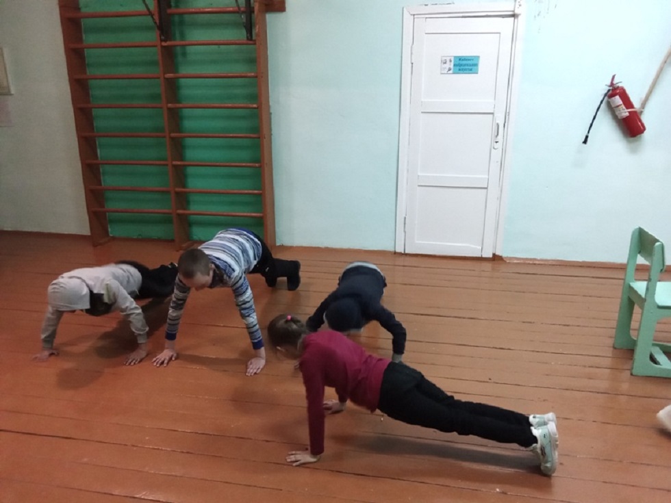 В Иссинском районе прошла спортивно-игровая программа: «Все мы дружим с физкультурой»