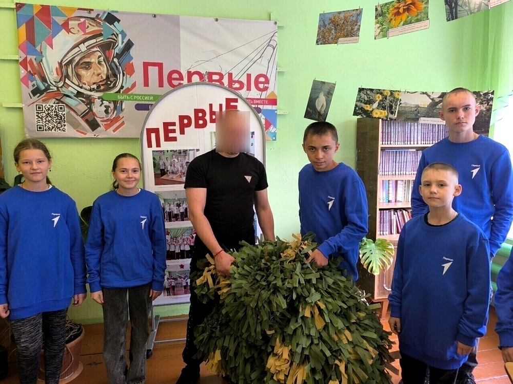 Первые школы села Дмитриевка передали маскировочные сети