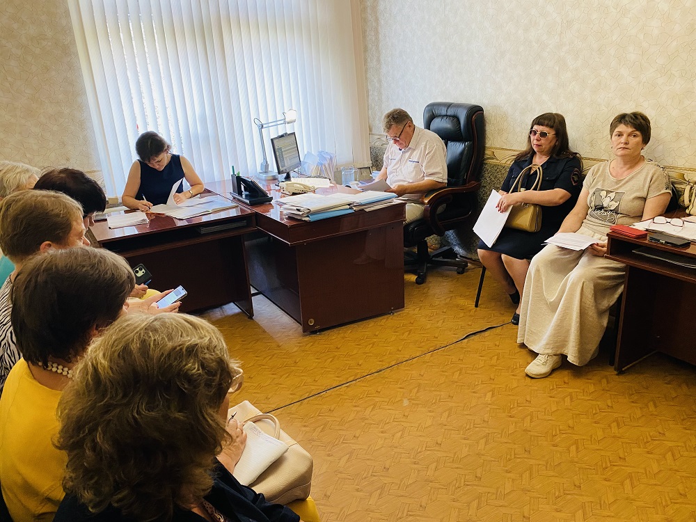 Состоялось заседание комиссии по делам несовершеннолетних и защите их прав