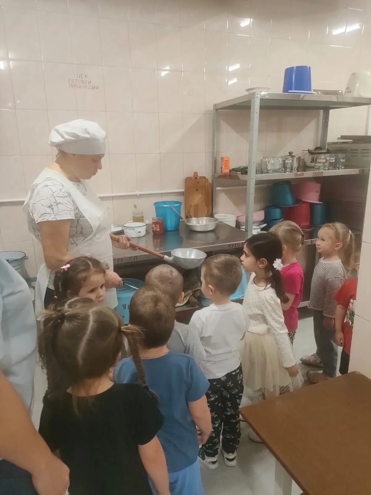 Экскурсия на пищеблок в детском саду р.п. Исса Экскурсия на пищеблок в детском саду р.п. Исса