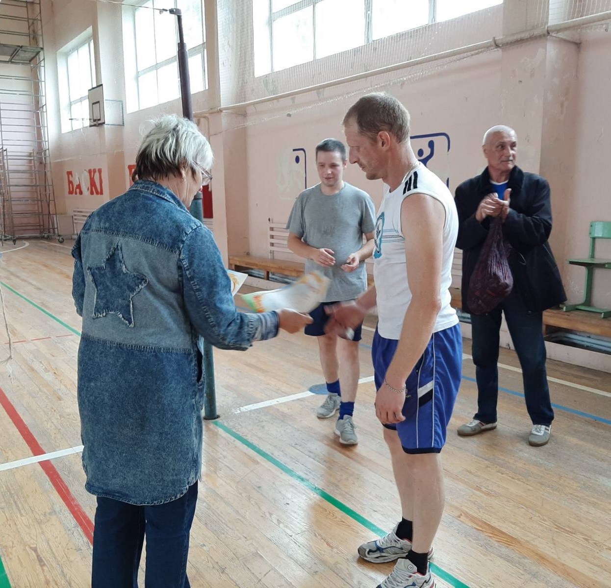 Любители волейбола сразились в районном чемпионате по данному виду спорта Любители волейбола сразились в районном чемпионате по данному виду спорта