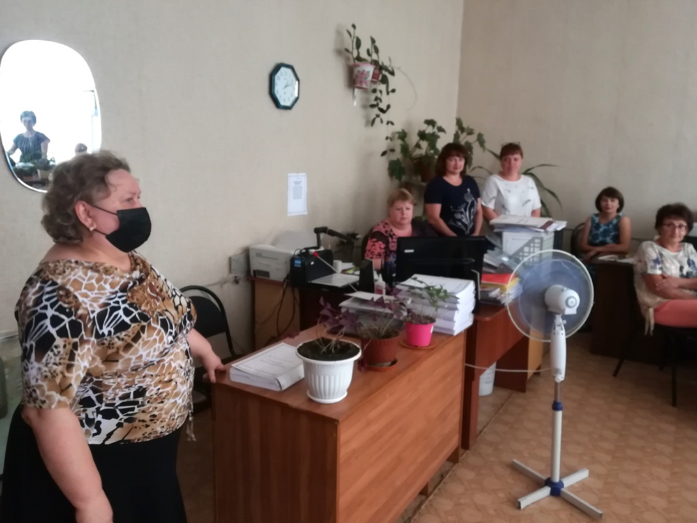 В Иссинском районе проходят встречи с трудовыми коллективами и населением В Иссинском районе проходят встречи с трудовыми коллективами и населением