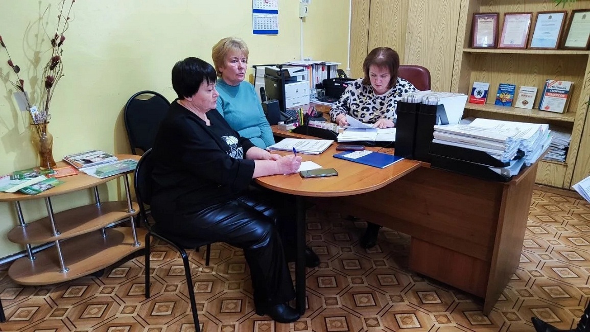 Заседание межведомственного консилиума специалистов в Управлении социальной защиты населения Иссинского района