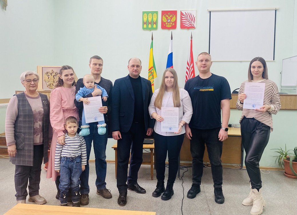 Губернаторские жилищные сертификаты в 2025 году получили три молодые семьи