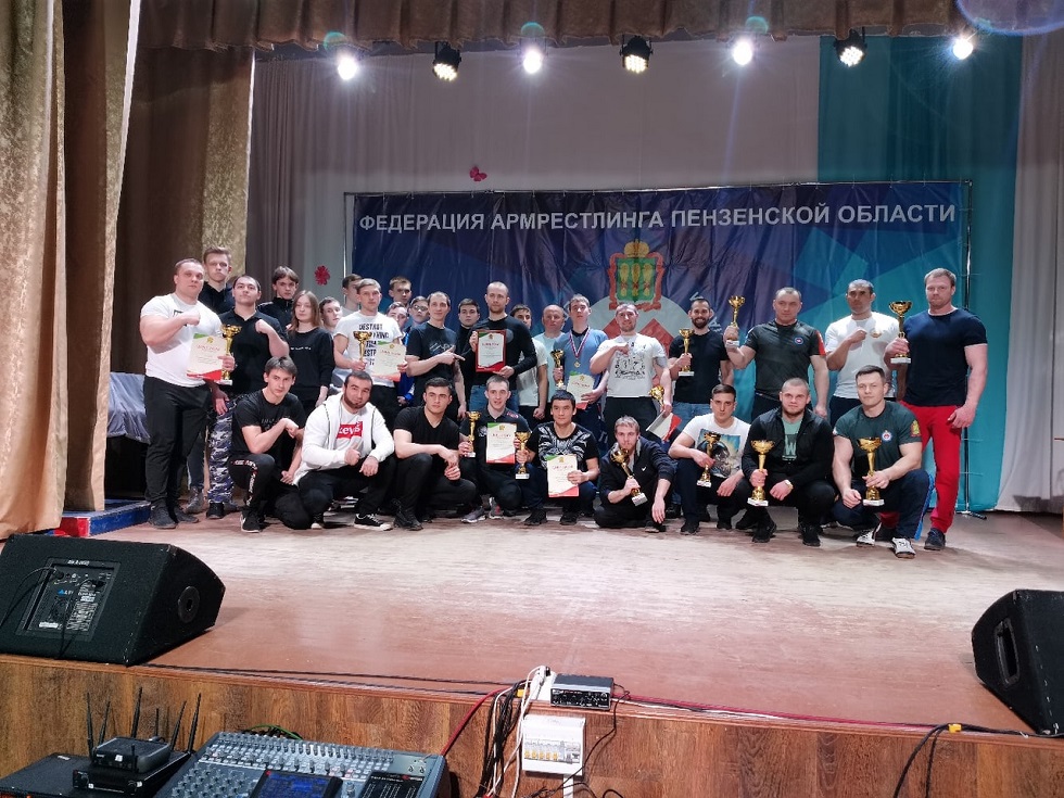 В Иссинском районе прошел открытый Кубок Пензенской области по армрестлингу
