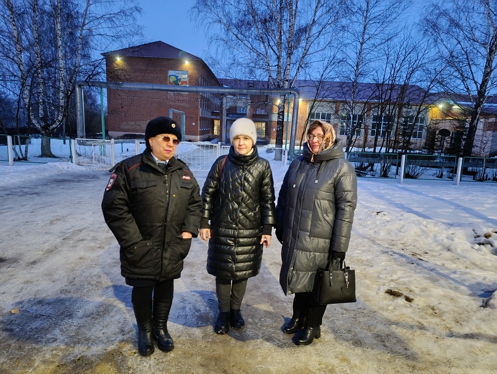 На территории Иссинского района проведены вечерние межведомственные рейдовые мероприятия по местам нахождения подростков