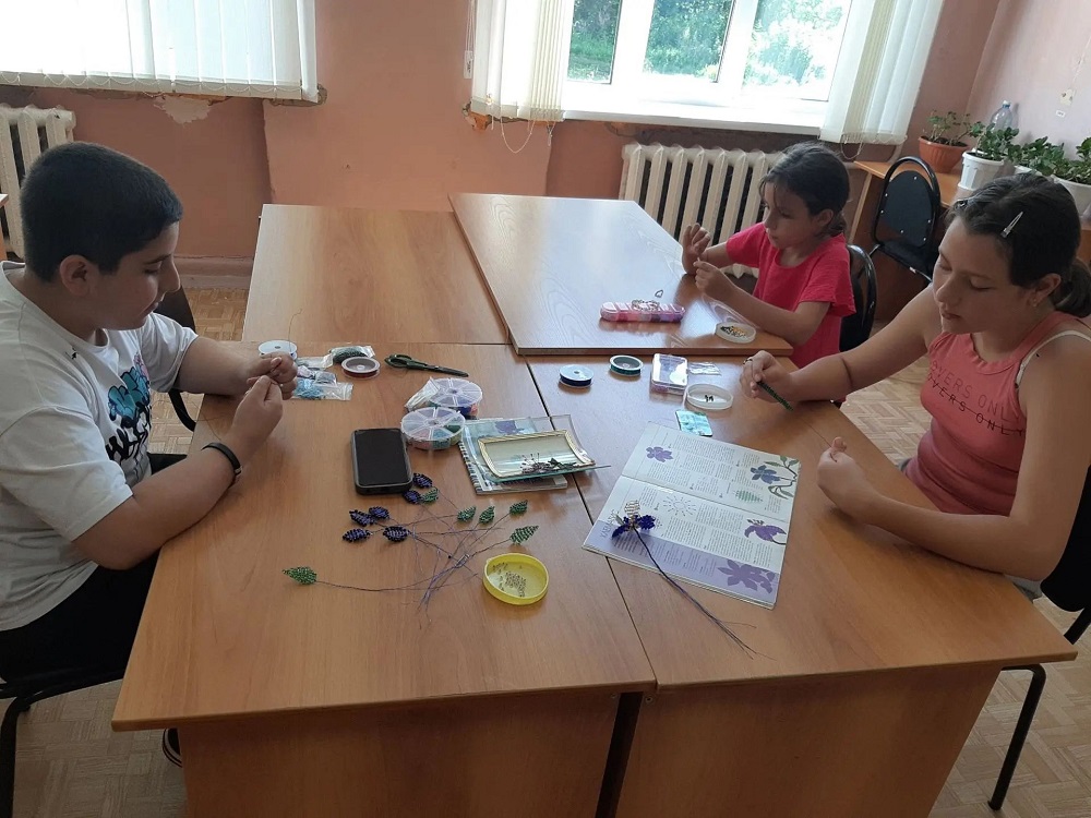 В детской школе искусств Иссинского района продолжается творческий проект «Калейдоскоп бисерных идей»