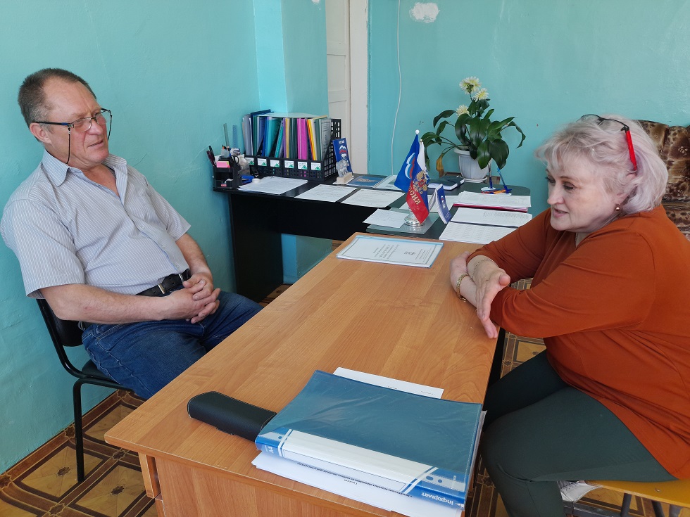 Член партии «Единая Россия» Владимир Ларичкин провел прием населения