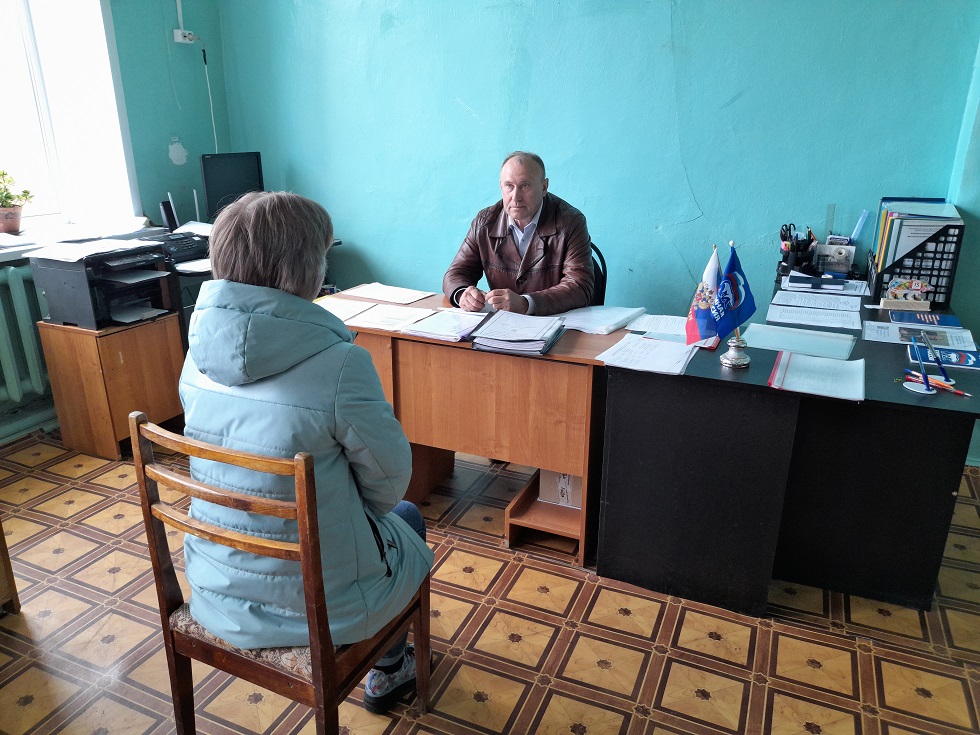 Депутат Собрания представителей Иссинского района Пензенской области Тахир Гафаров провел прием населения