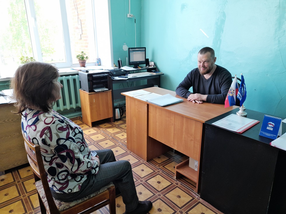 Депутат Собрания представителей Иссинского района Пензенской области Владимир Денисов провел прием населения
