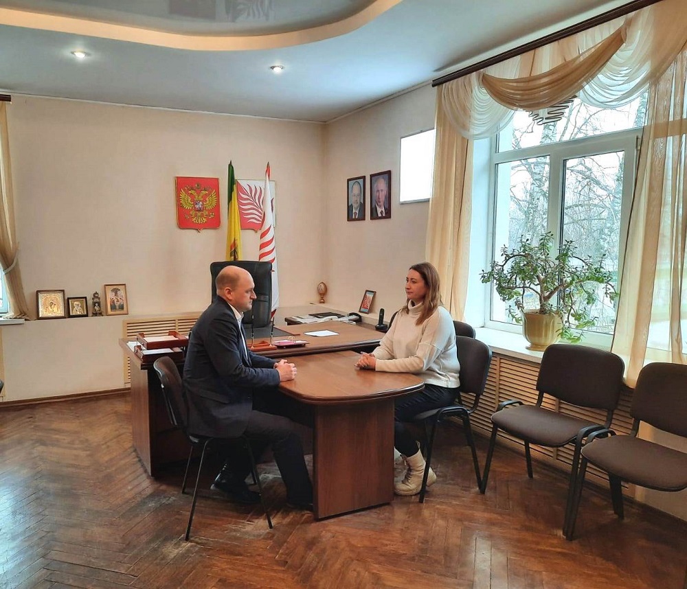 Глава Иссинского района провёл встречу с директором подразделения ООО «Курск АгроАктив» ОП в с.Каменный Брод
