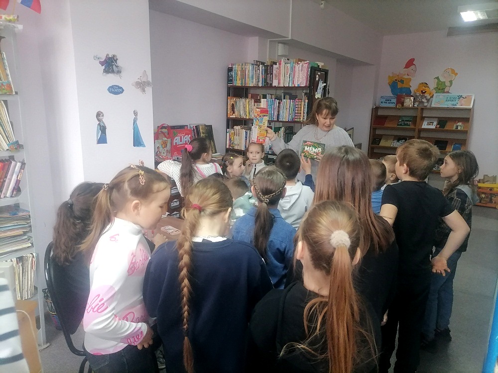 В Центральной районной библиотеке р.п.Исса прошла экскурсия по библиотеке «По следам увлекательных книжек» В Центральной районной библиотеке р.п.Исса прошла экскурсия по библиотеке «По следам увлекательных книжек»