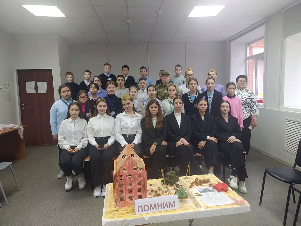 В МБОУ «Лицей р.п. Исса имени Н.Н. Гаврилова» обучающиеся подготовили мини-спектакль «И в каждом сердце не забыты героев павших имена» В МБОУ «Лицей р.п. Исса имени Н.Н. Гаврилова» обучающиеся подготовили мини-спектакль «И в каждом сердце не забыты героев павших имена»