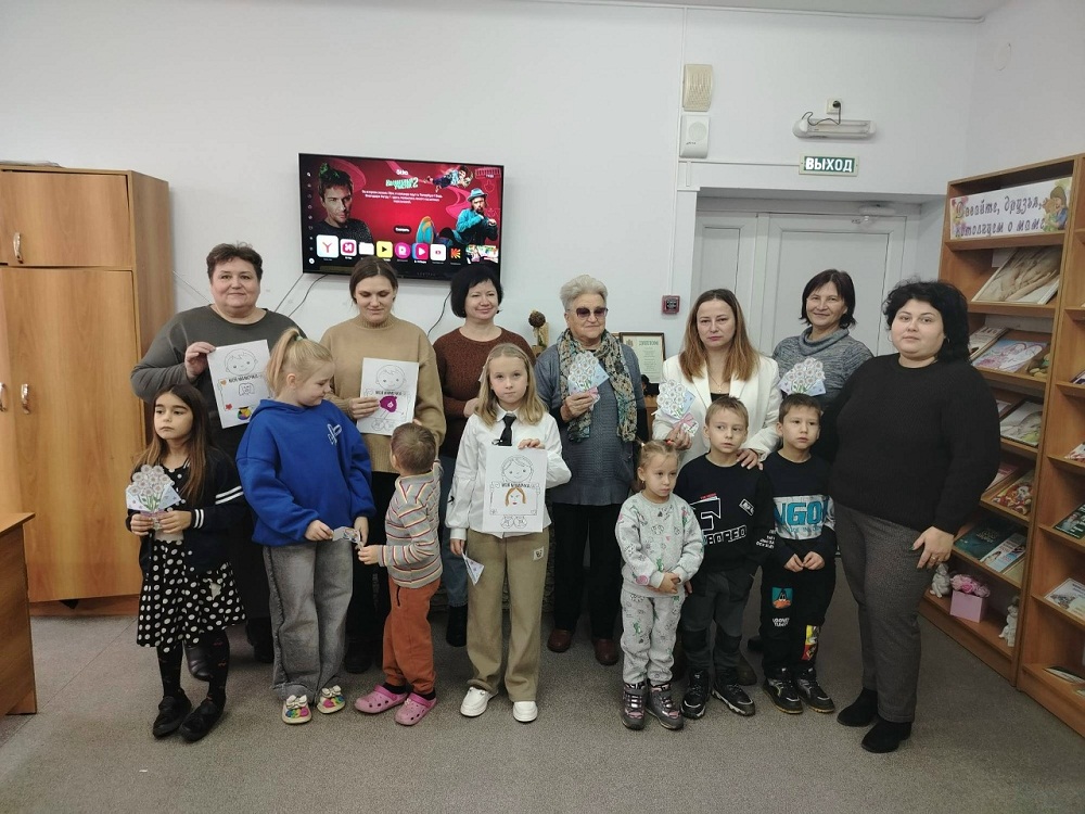 Час семейного досуга «Всё на земле от материнских рук»  в Центральной районной библиотеке р.п. Исса