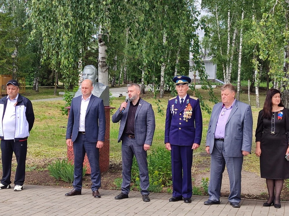 В День Памяти и Скорби в р.п. Исса возложили цветы к Памятной Стеле В День Памяти и Скорби в р.п. Исса возложили цветы к Памятной Стеле