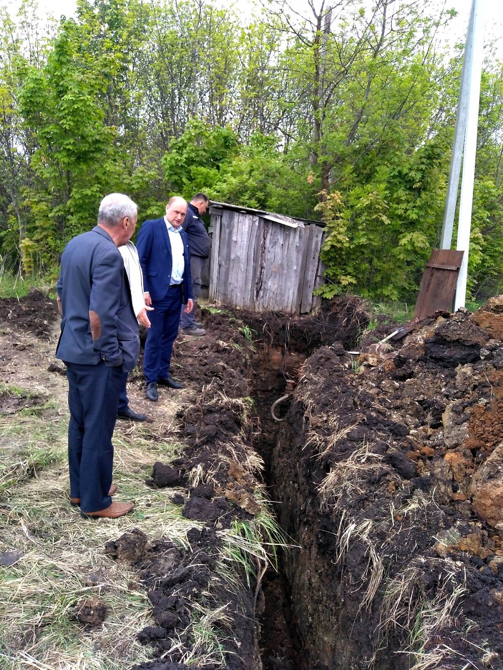 В Иссинском районе ведутся ремонтные работы на артезианской скважине
