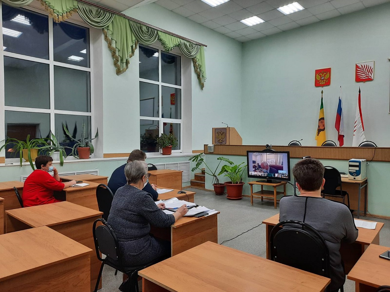 Должностные лица администрации Иссинского района приняли участие в заседании межведомственной комиссии в режиме ВКС