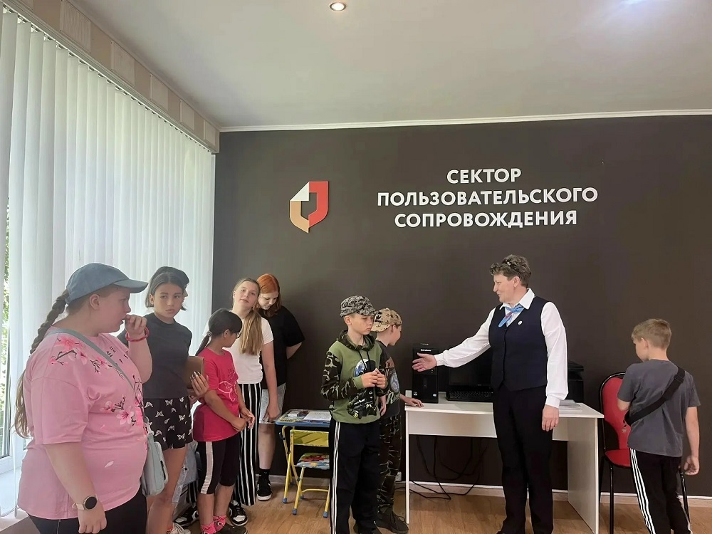 Профориентация и госуслуги: насыщенная экскурсия для ребят из Уварово