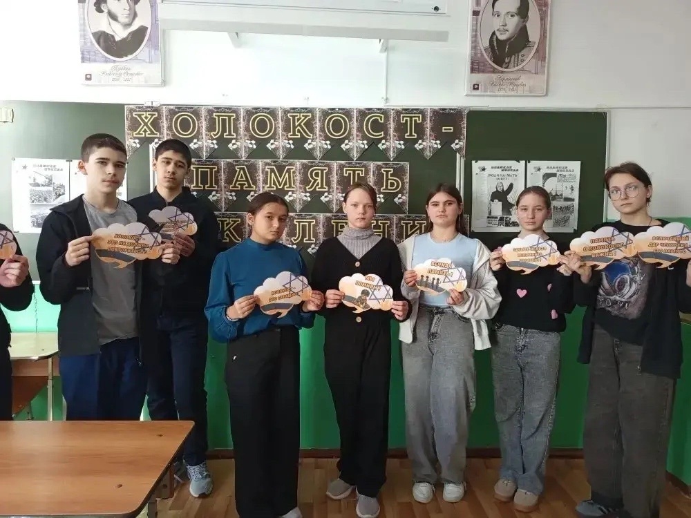 Просмотр фильма «Мальчик в полосатой пижаме» в школе села Соловцово Просмотр фильма «Мальчик в полосатой пижаме» в школе села Соловцово