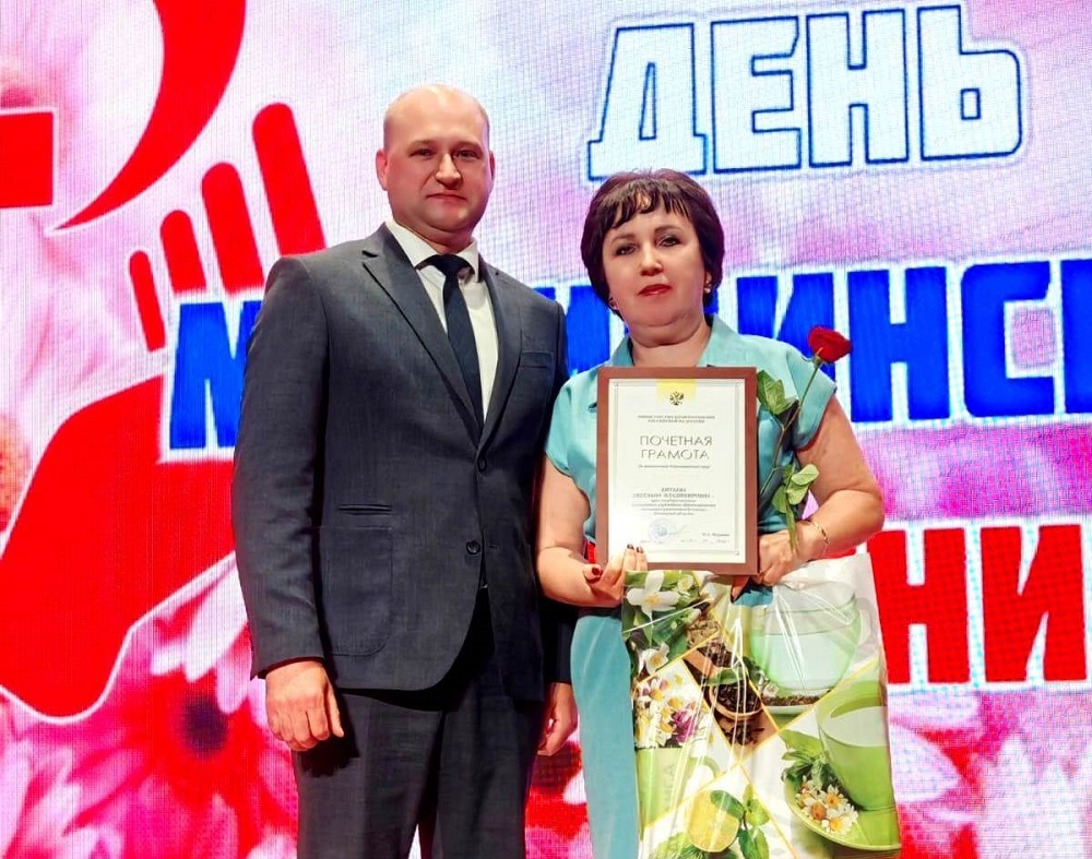 В Иссинском районе прошло чествование отличившихся медицинских работников В Иссинском районе прошло чествование отличившихся медицинских работников