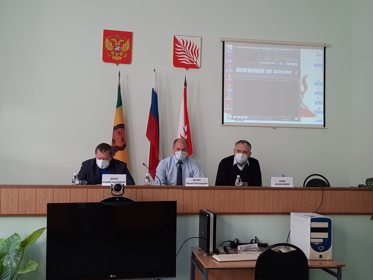 В Иссинском районе прошла очередная сессия Собрания представителей