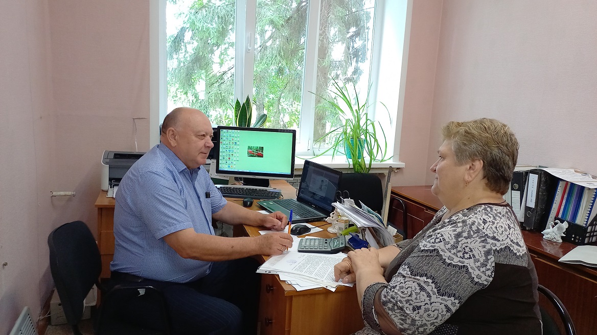 Депутат Собрания представителей Иссинского района Пензенской области Владимир Кузнецов провел прием населения 