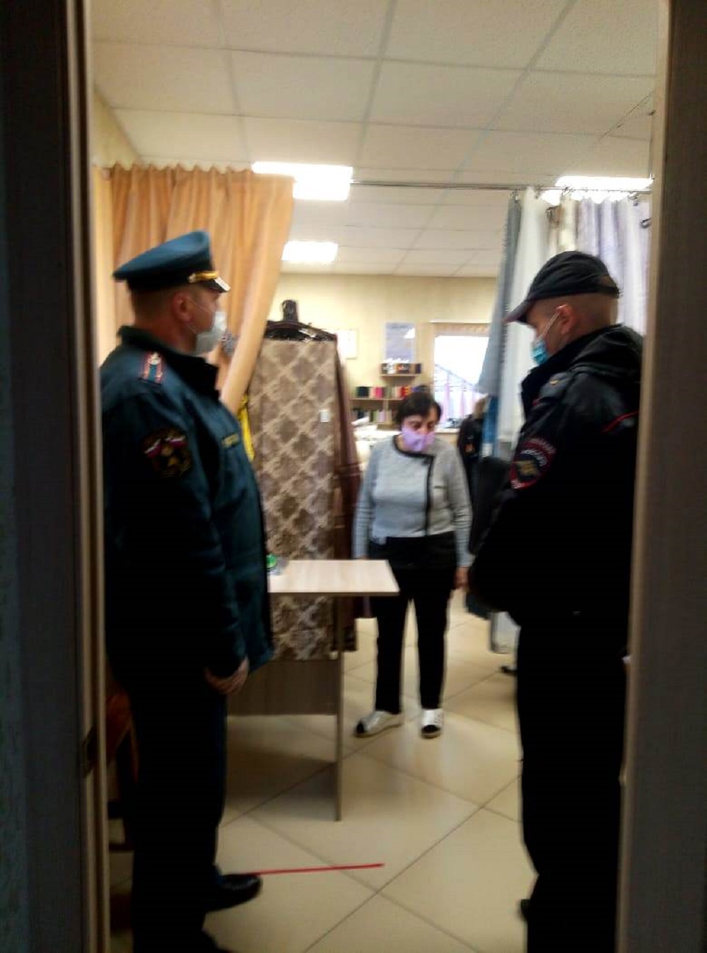 Продолжаются медведомственные рейды по проверке соблюдения масочного режима на объектах потребительского рынка Продолжаются медведомственные рейды по проверке соблюдения масочного режима на объектах потребительского рынка