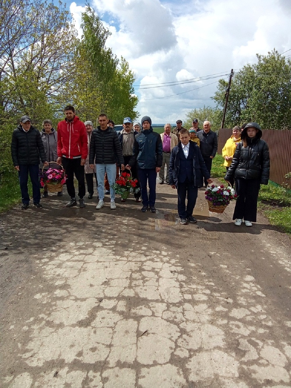 9 мая 2024 в СДК с. Верхняя Салмовка прошел торжественный митинг «Память, которой не будет забвенья», посвященный празднику Дню Победы
