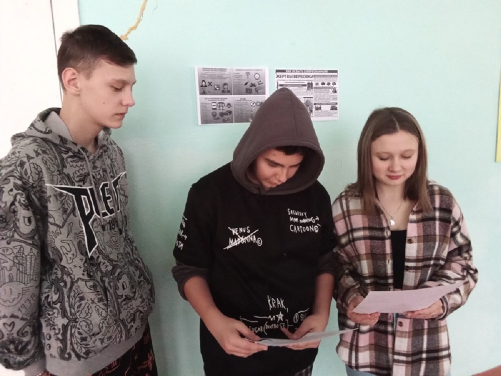 Культорганизатор Дмитриевского СДК провела с подростками мероприятие на тему «Манящая сеть»