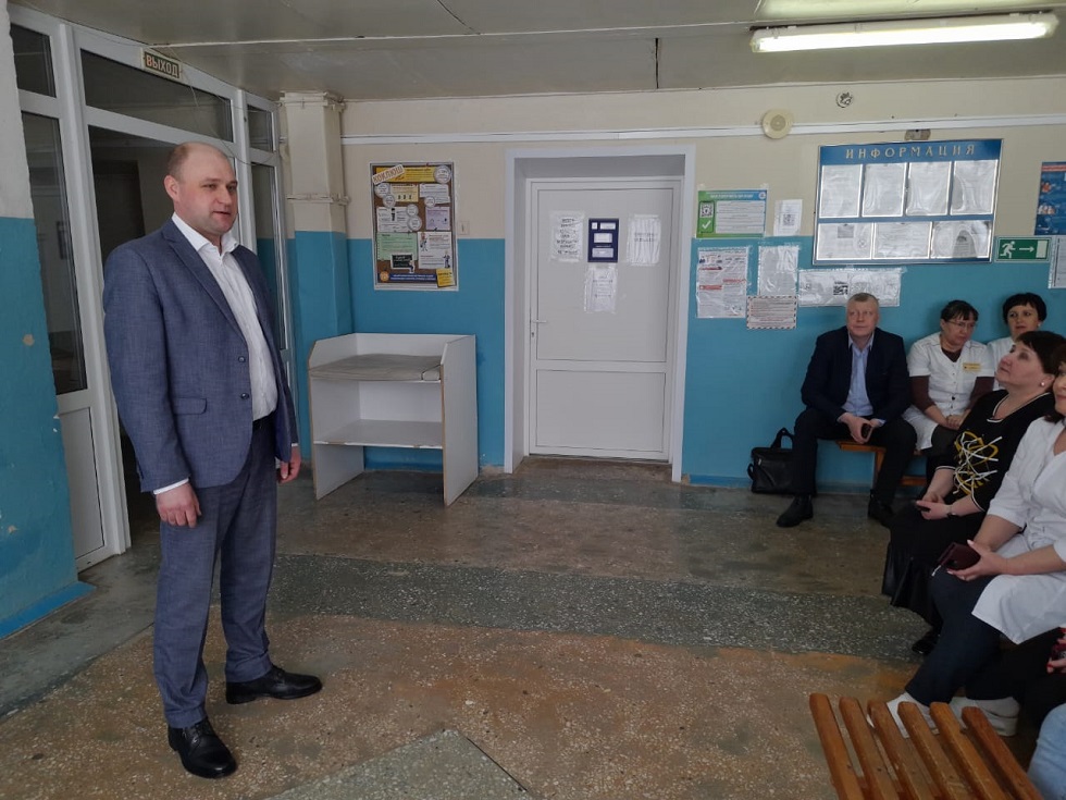 Глава Иссинского района Николай Аргаткин встретился с трудовым коллективом Иссинской участковой больницы Глава Иссинского района Николай Аргаткин встретился с трудовым коллективом Иссинской участковой больницы