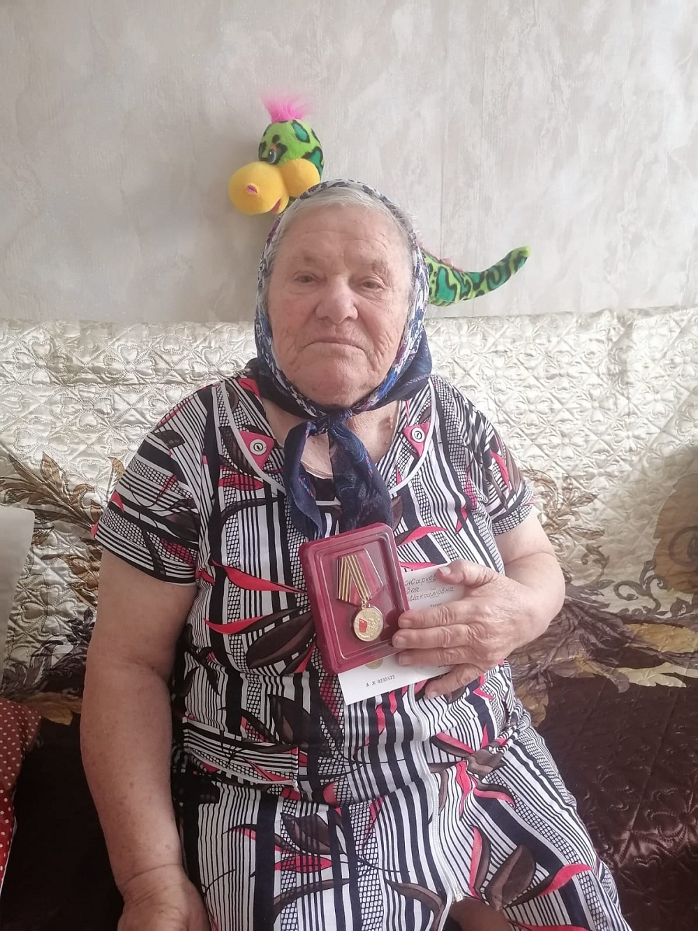 В Иссинском районе продолжается вручение юбилейных медалей труженикам тыла 