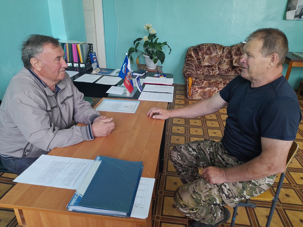 Депутат Собрания представителей Иссинского района Пензенской области Евгений Денисов провел прием населения Депутат Собрания представителей Иссинского района Пензенской области Евгений Денисов провел прием населения