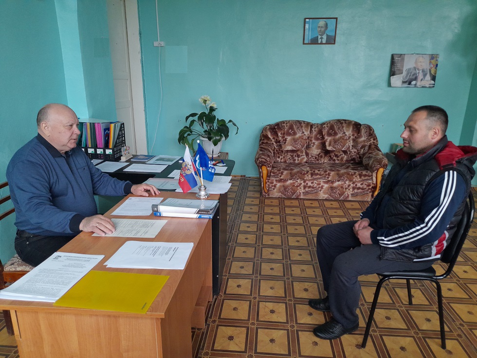 Депутат Собрания представителей Иссинского района Пензенской области Владимир Кузнецов провел прием граждан