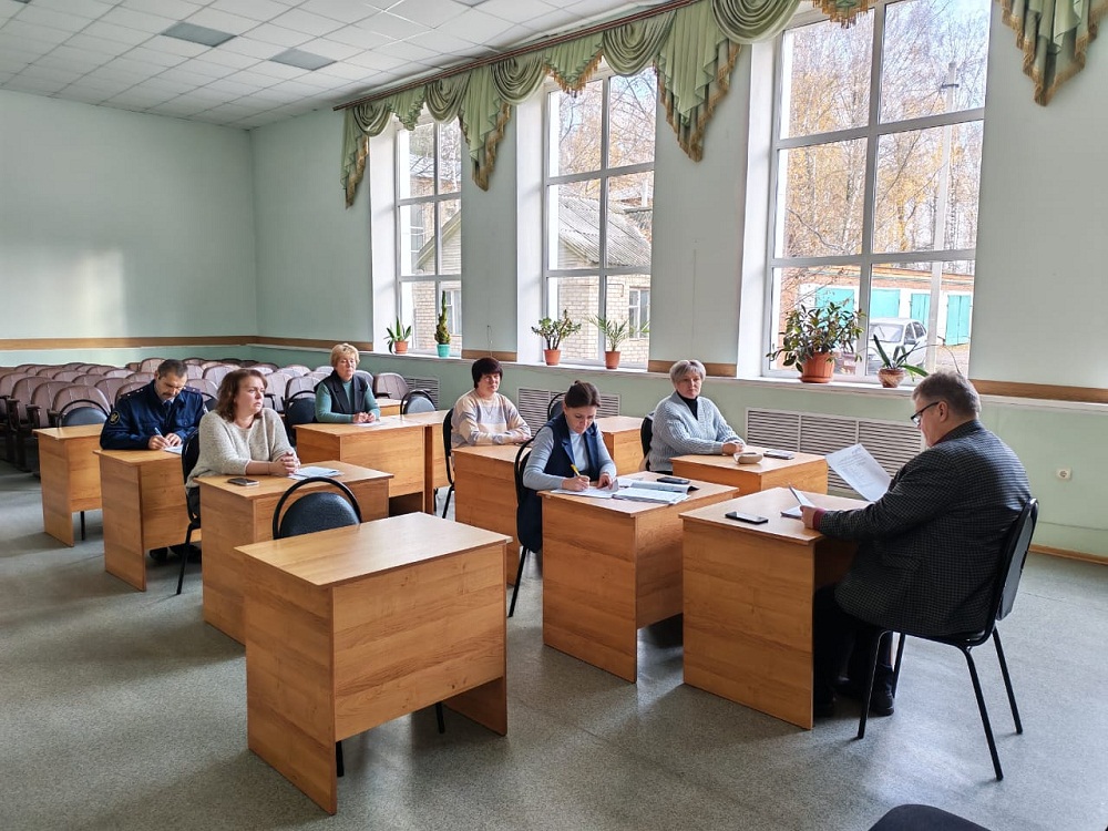 Состоялось заседание комиссии по делам несовершеннолетних и защите их прав