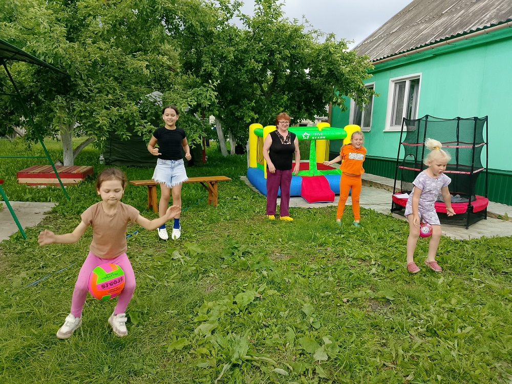«Колобки» против «Репок»: в Новотрёхсвятском СДК прошла сказочная викторина