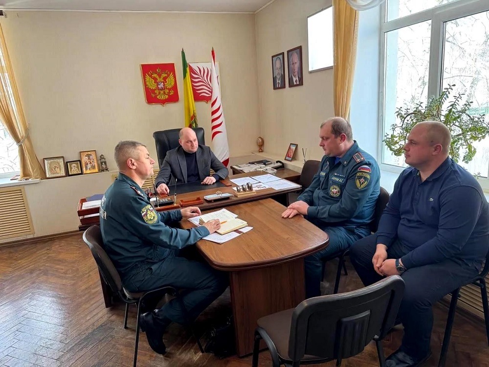 Рабочая встреча в Иссинском районе для усиления мер пожарной безопасности Рабочая встреча в Иссинском районе для усиления мер пожарной безопасности