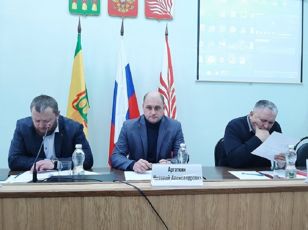 В Иссинском районе прошла очередная сессия Собрания представителей