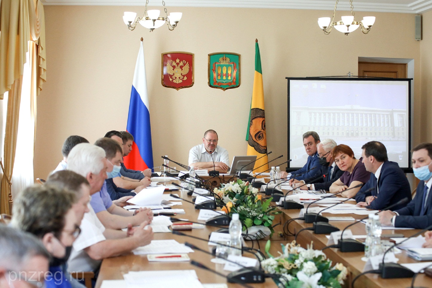 Олег Мельниченко потребовал ужесточить контроль над госзакупками продуктов питания для бюджетных учреждений