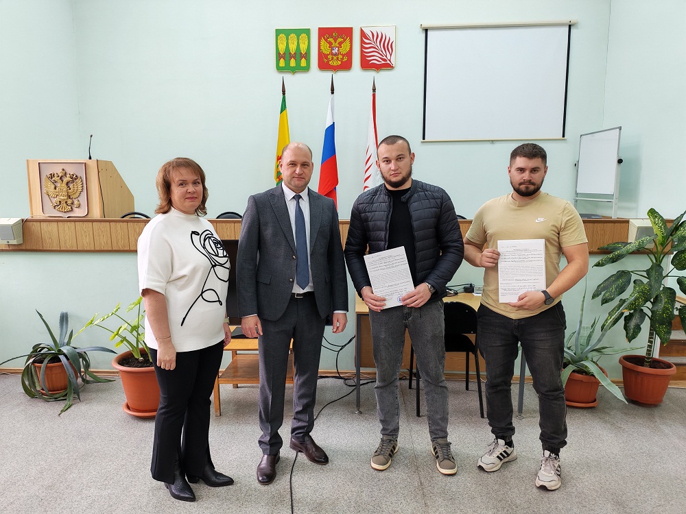 Вручение губернаторского жилищного сертификата в Иссинском районе