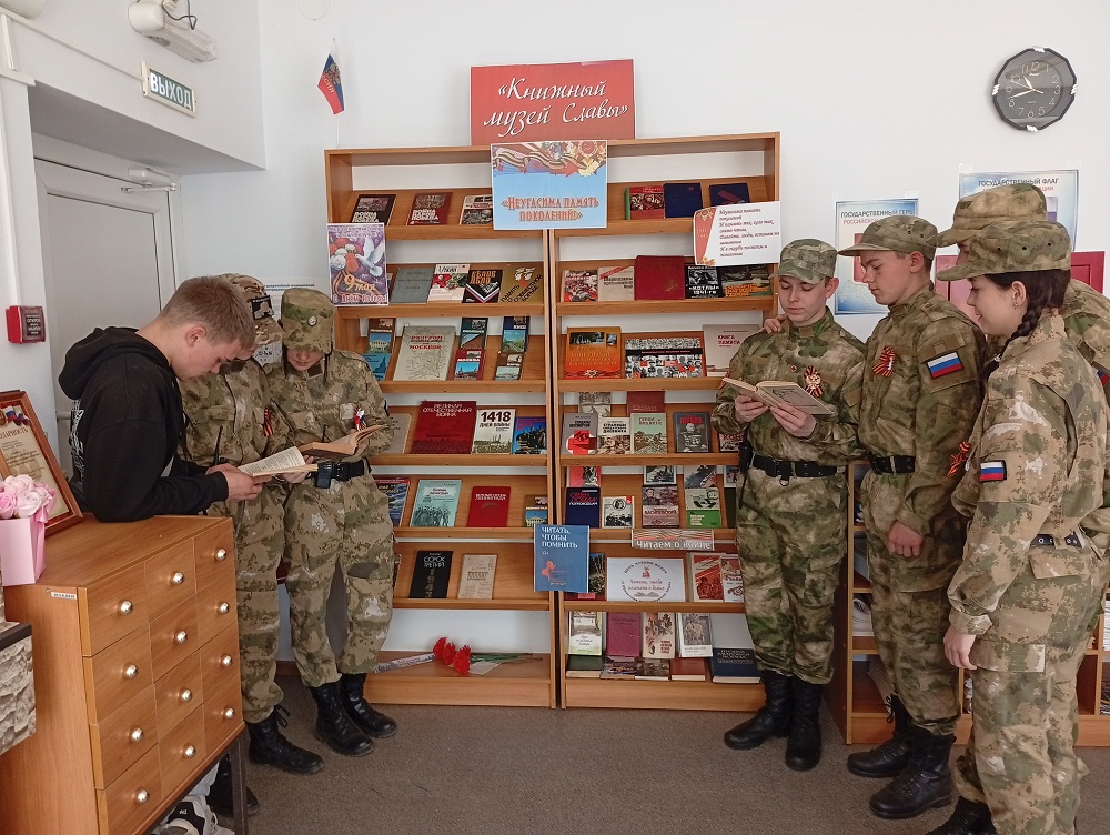 В Иссинской библиотеке состоялась экскурсия по книжной выставке «Неугасима память поколений»