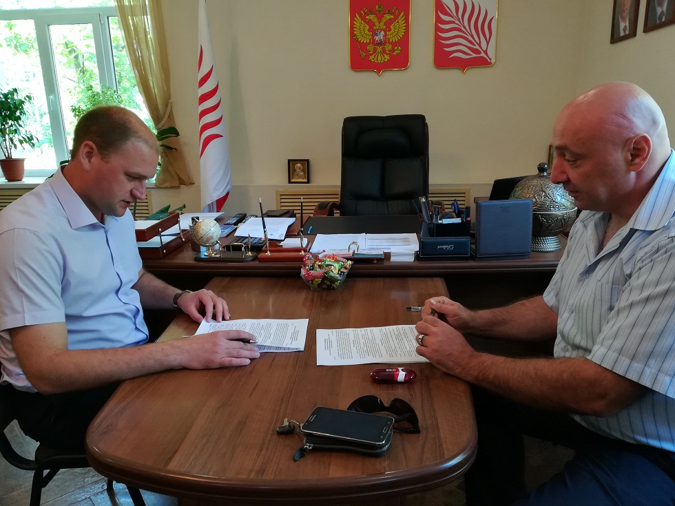 Главой администрации Иссинского района Николаем Аргаткиным подписан протокол о намерениях по взаимному сотрудничеству
