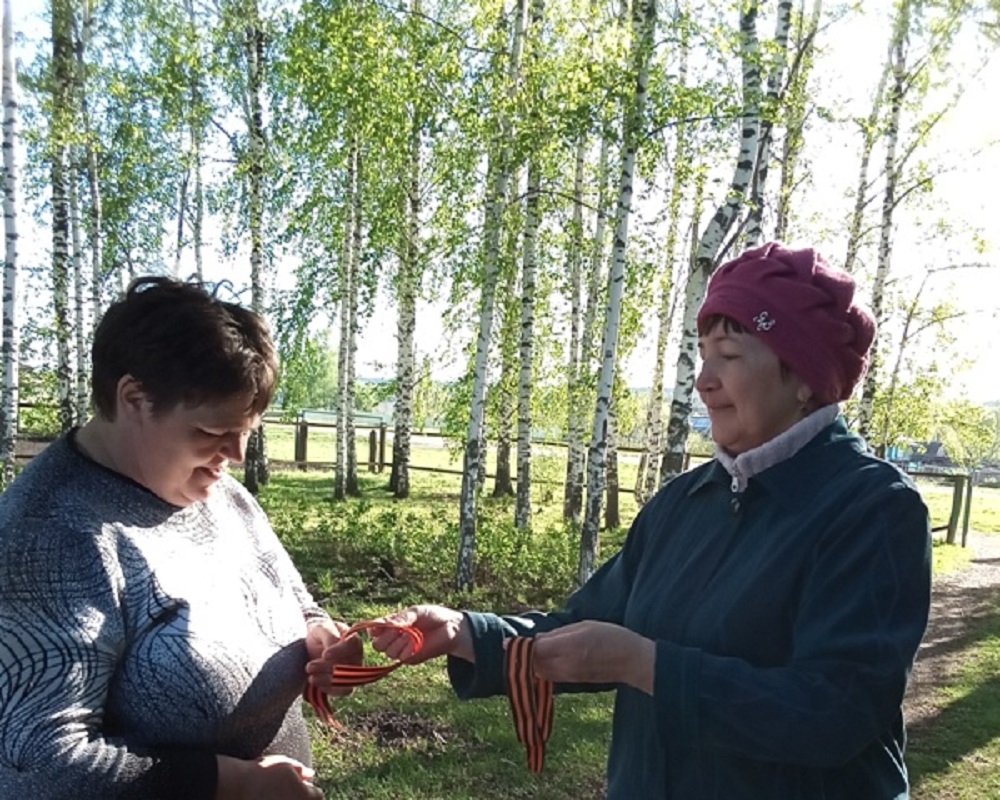 Библиотека села Дмитриевка присоединилась ко Всероссийской акции «Георгиевская ленточка»