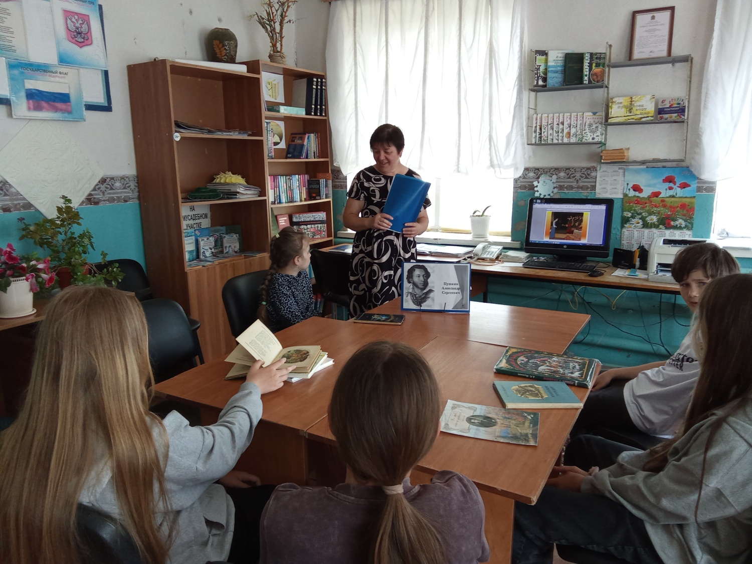 Библиотекарь с. Верхняя Салмовка подготовила замечательную акцию «Давайте Пушкина читать!» Библиотекарь с. Верхняя Салмовка подготовила замечательную акцию «Давайте Пушкина читать!»