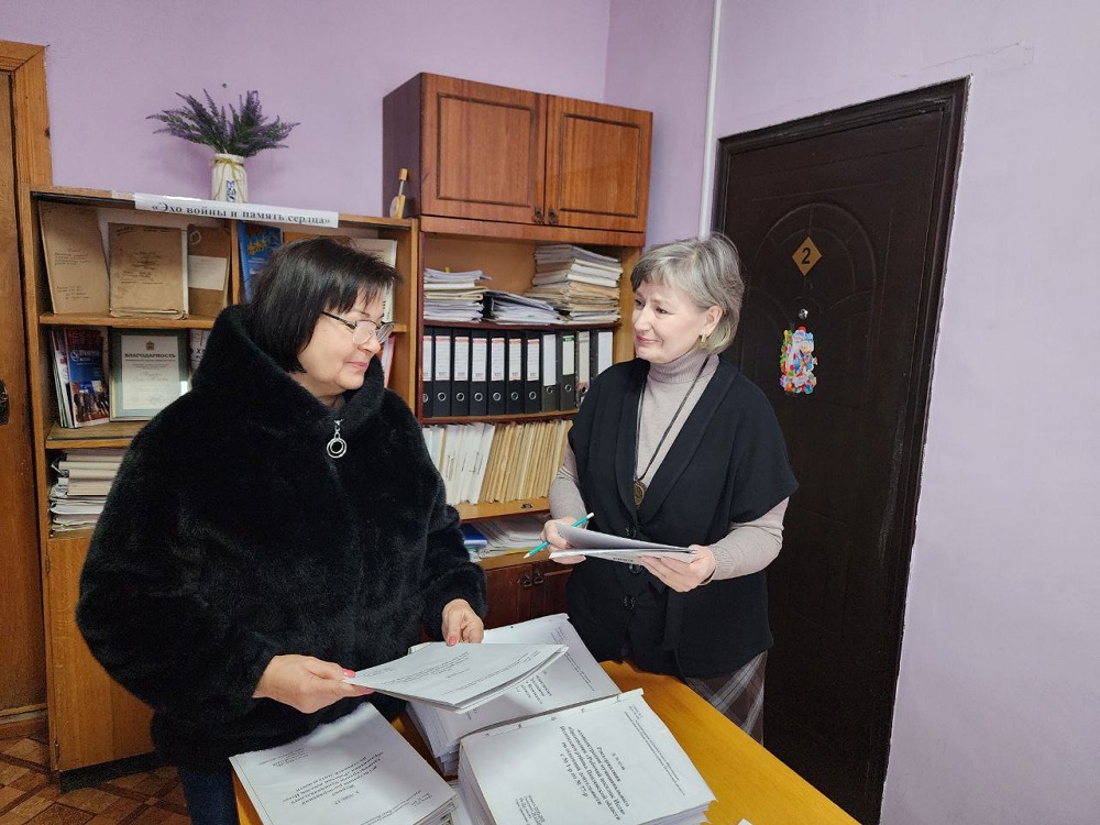 Прием документов от организаций источников комплектования в архив Иссинского района